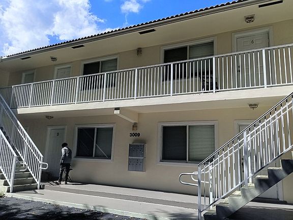 2nd image of 3007 N Andrews Ave APT 2