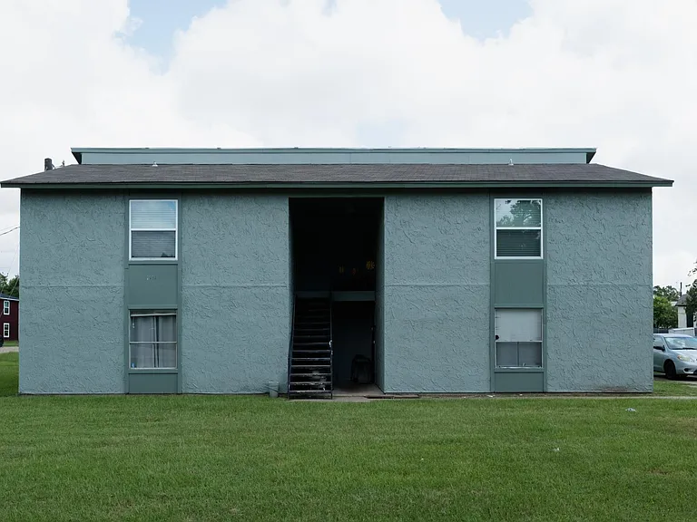 1503 Oakdale Cir — Photo 2