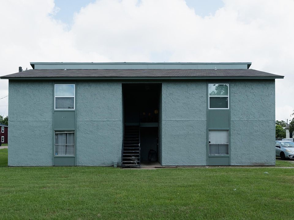 2nd image of 1503 Oakdale Cir #1503