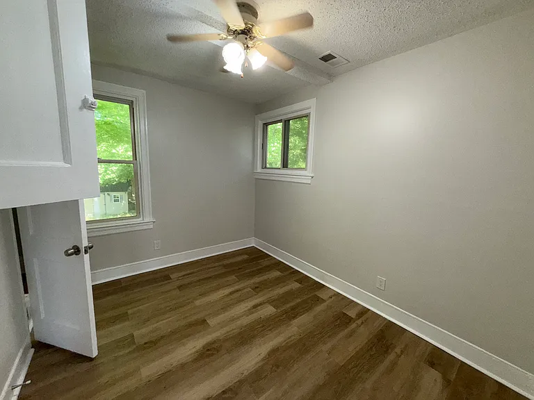 450 Rutherford Ave — Photo 20