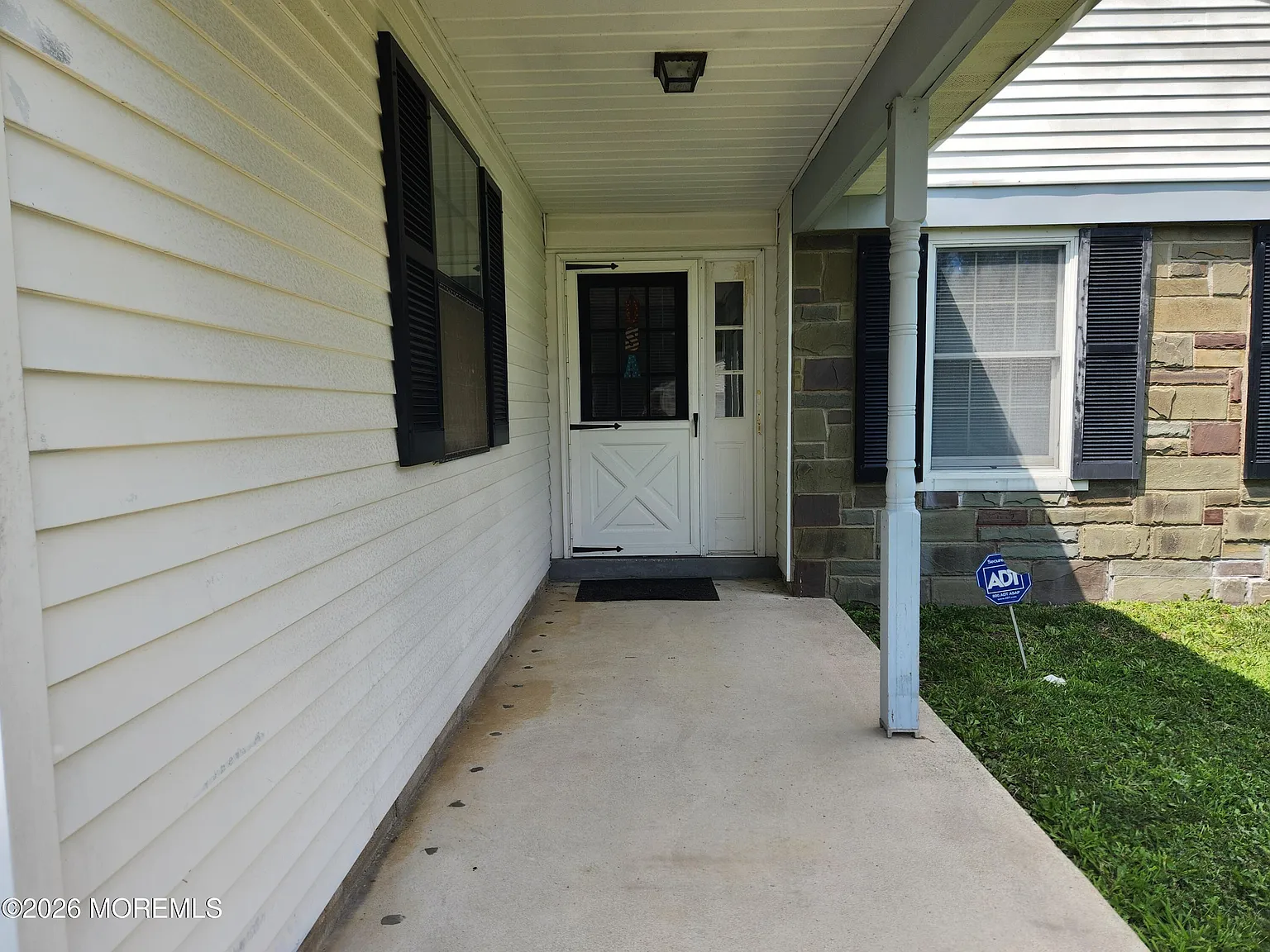 2 bed, 1.5 bath, 1221 sqft, $1,900 — Photo 2
