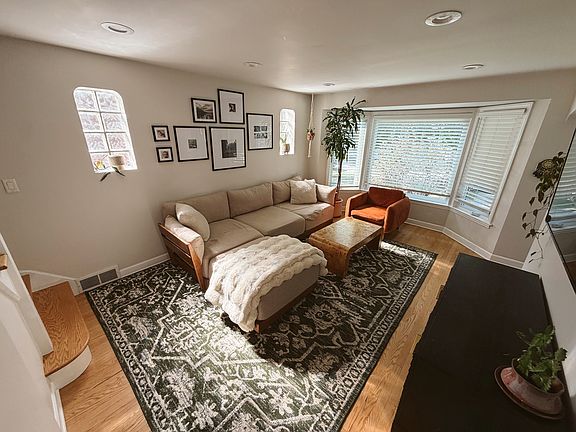 5th image of 4921 W Catalpa Ave