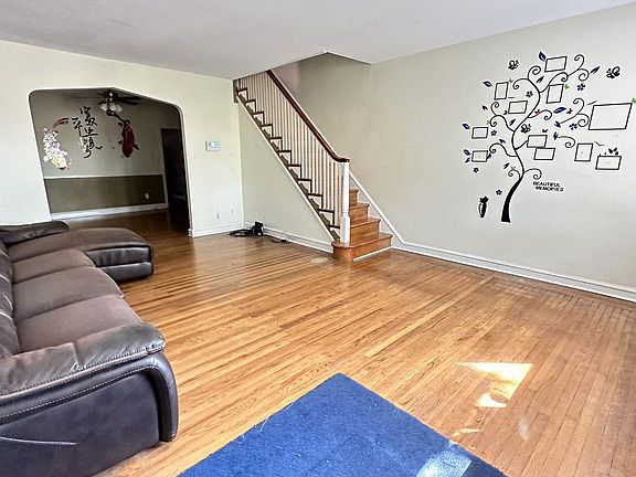 2nd image of 3337 Glenview St