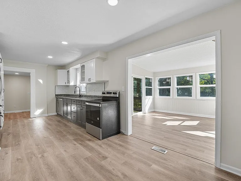 3605 SW Pryor Rd — Photo 1