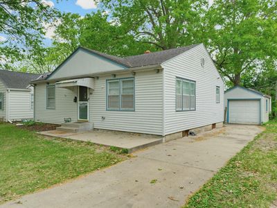 2011 SW Stone Ave, Topeka, KS, 66604