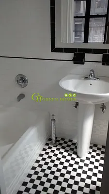 Rented by Green Home NY Realty LLC | media 43
