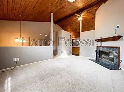 2 bed, 1.5 bath, 1008 sqft, $1,395 — Photo 2