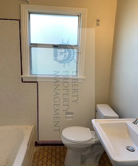 317 W Locust St — Photo 12