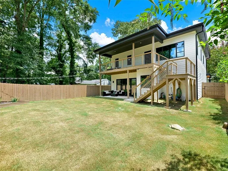 379 Enota Pl SW — Photo 34