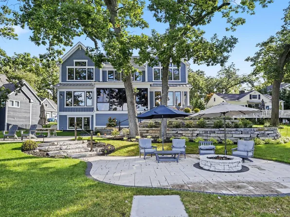 140 E Gull Lake Dr, Augusta, MI 49012