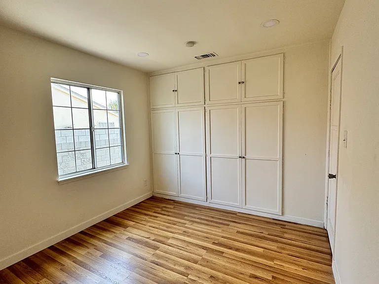 8834 Stansbury Ave — Photo 10