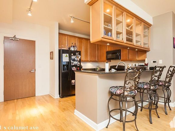 3rd image of 1841 S Calumet Ave #1821