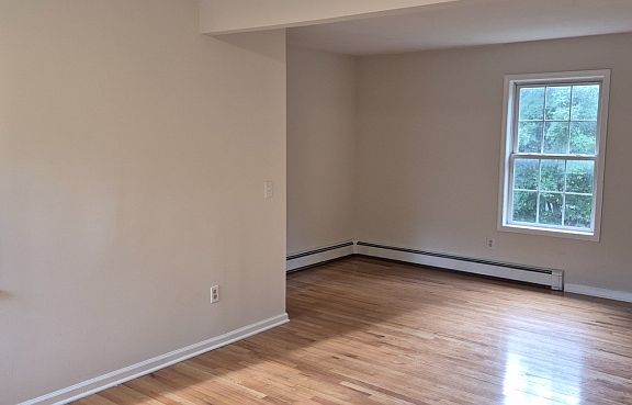 4th image of 221 Knox Way