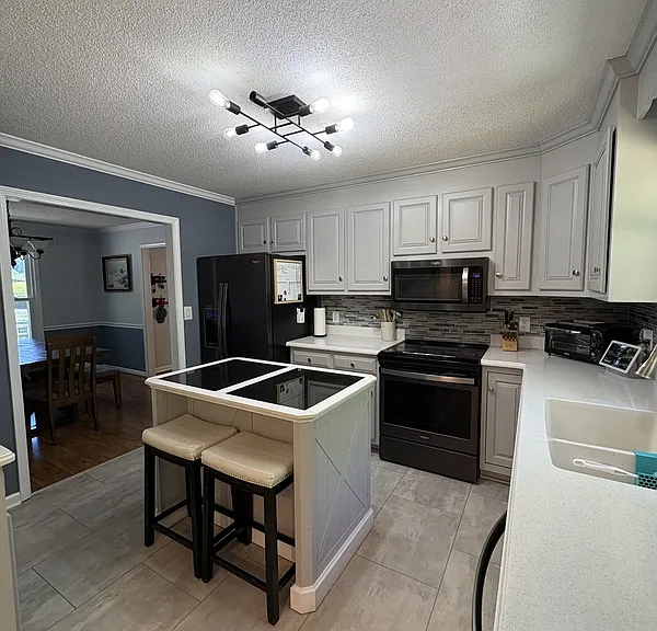 321 N Valley View Dr — Photo 8