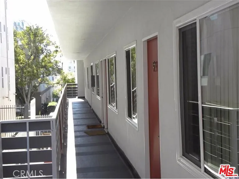 5831 Carlton Way #8 — Photo 5