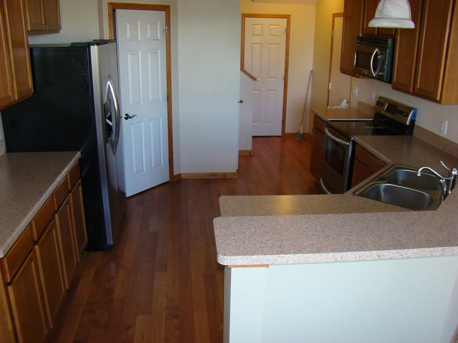 3 bed, 1.5 bath, 1652 sqft, $2,150 — Photo 3