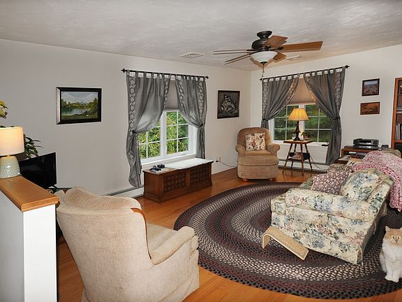 2nd image of 868 Main St