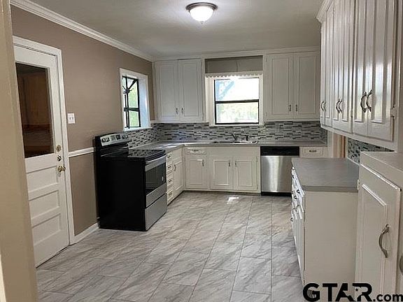 5th image of 1101 W Camellia St