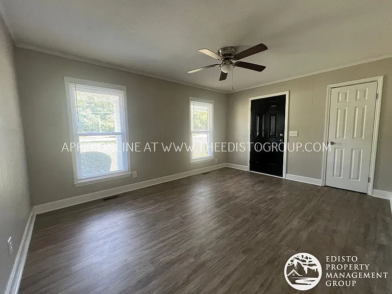982-996 Hampton Dr NW — Photo 20