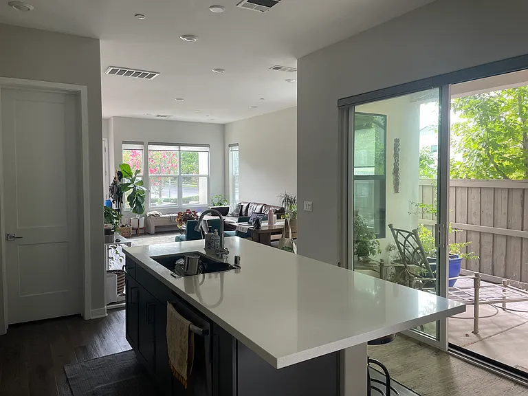 102 Fonseca St — Photo 3
