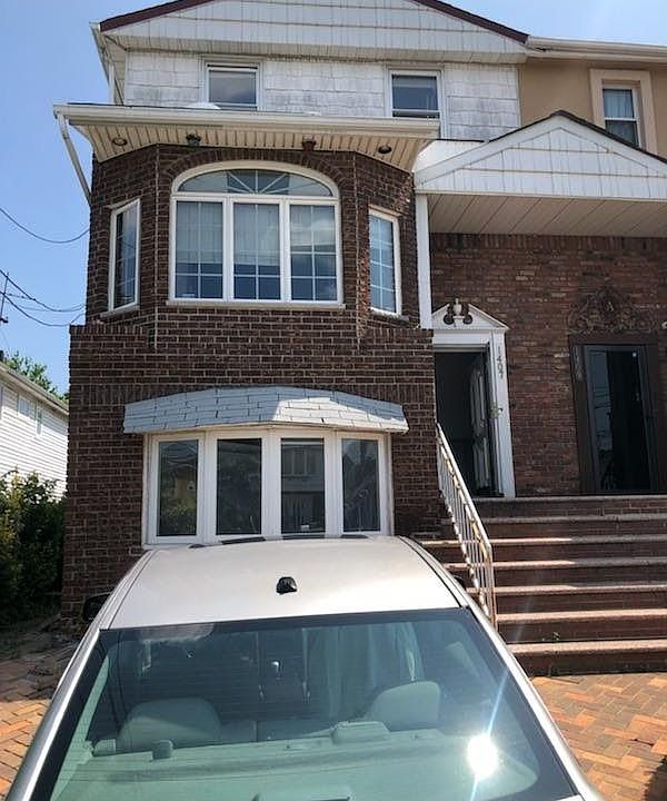 1st image of 1407 E 69th St