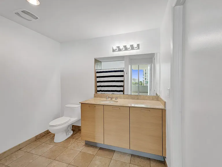 350 NE 24th St #509 — Photo 36