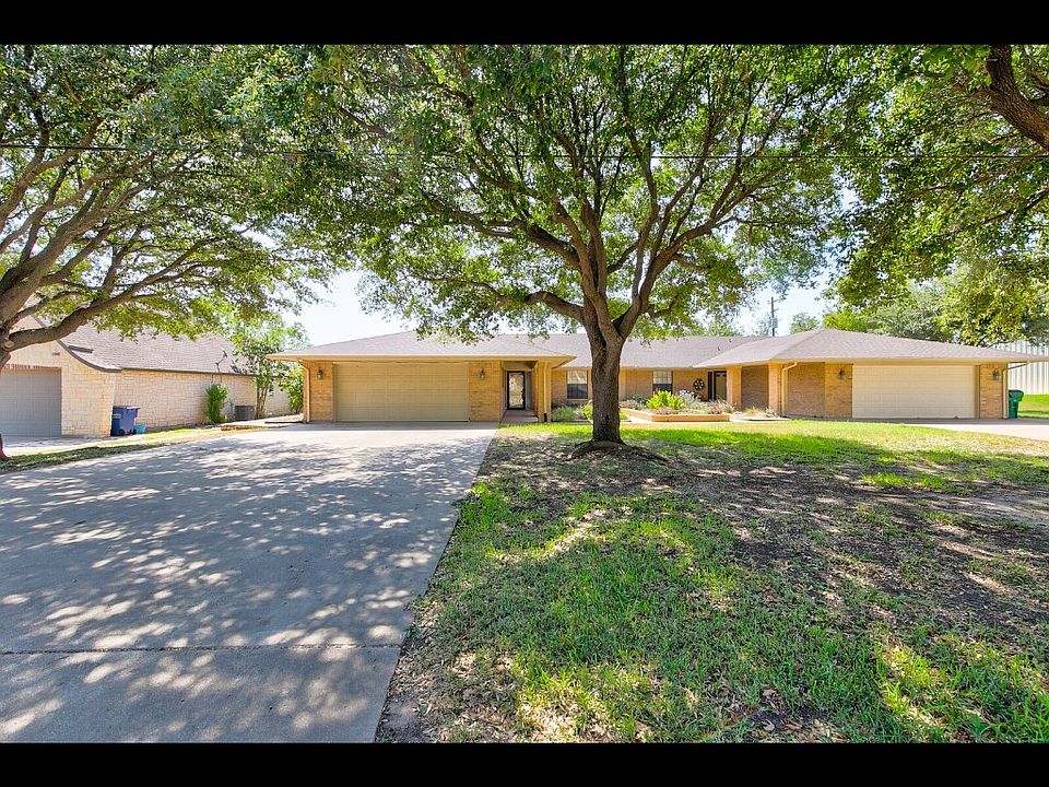 1st image of 609 Williamsburg Ct