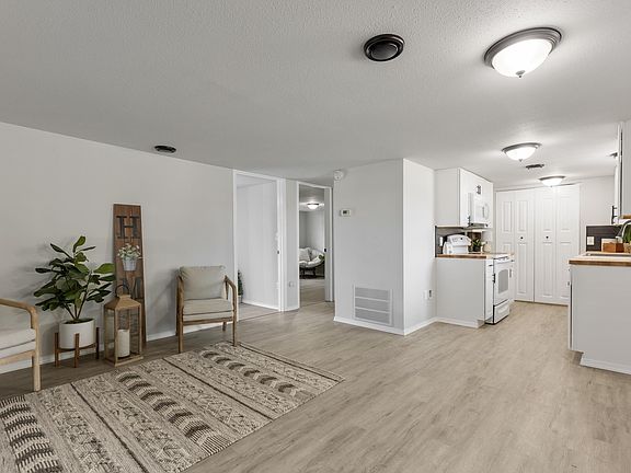 5th image of 1104 Wright Ave