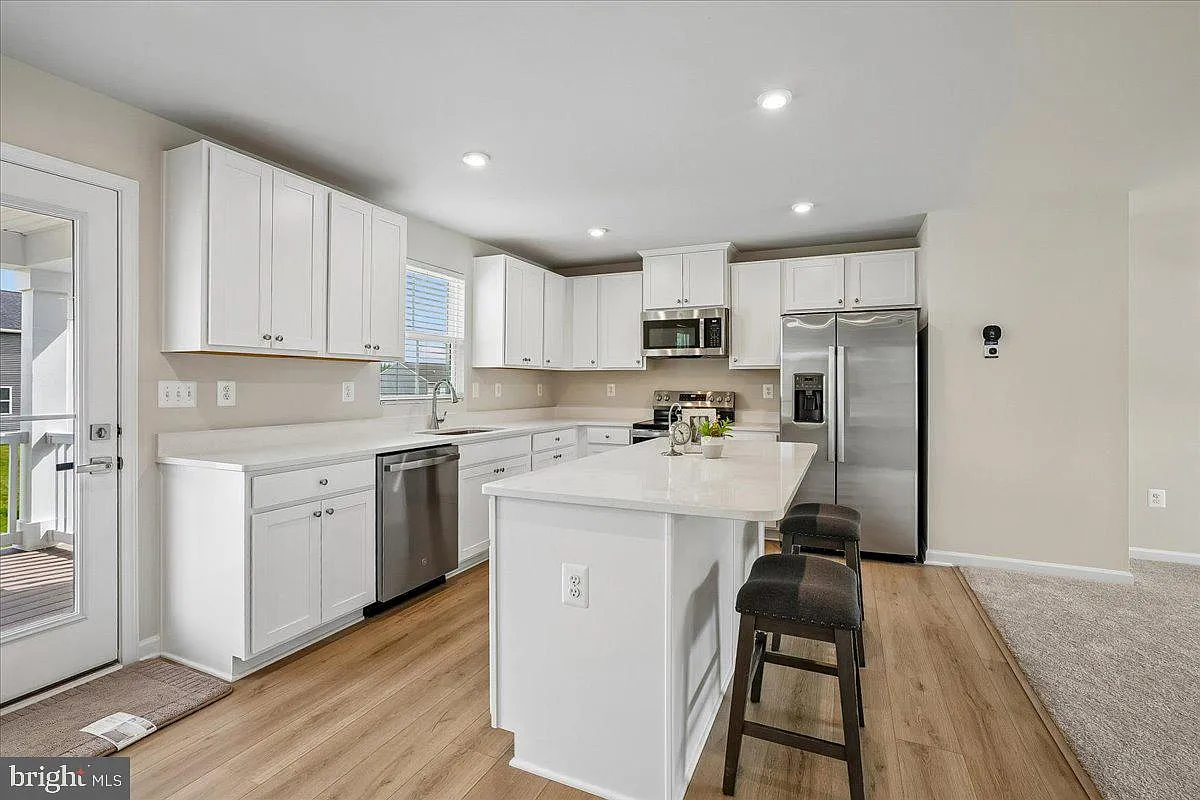 4 bed, 1904 sqft, $3,200 — Photo 4