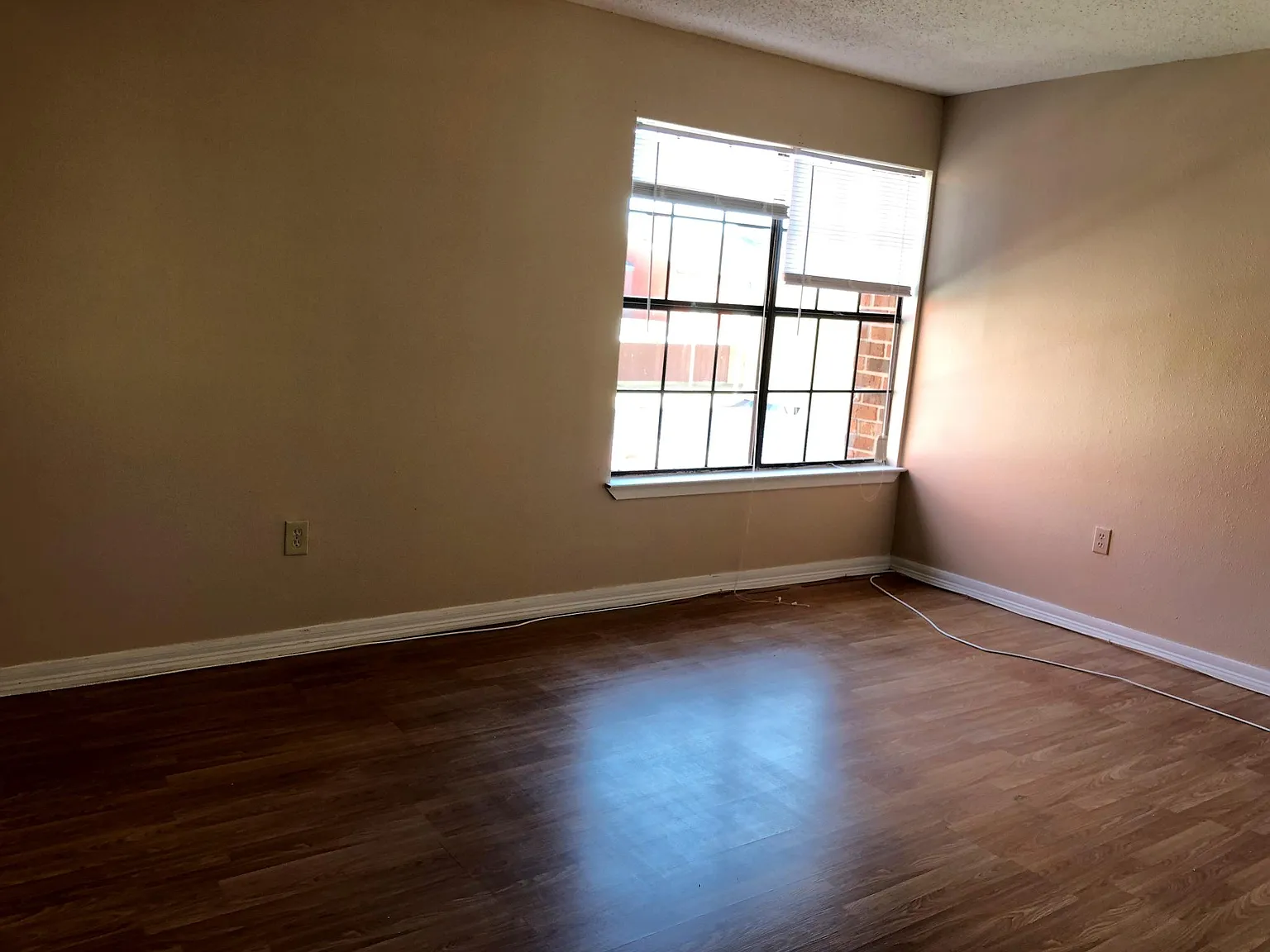3 bed, 2.5 bath, 1600 sqft, $1,650 — Photo 4