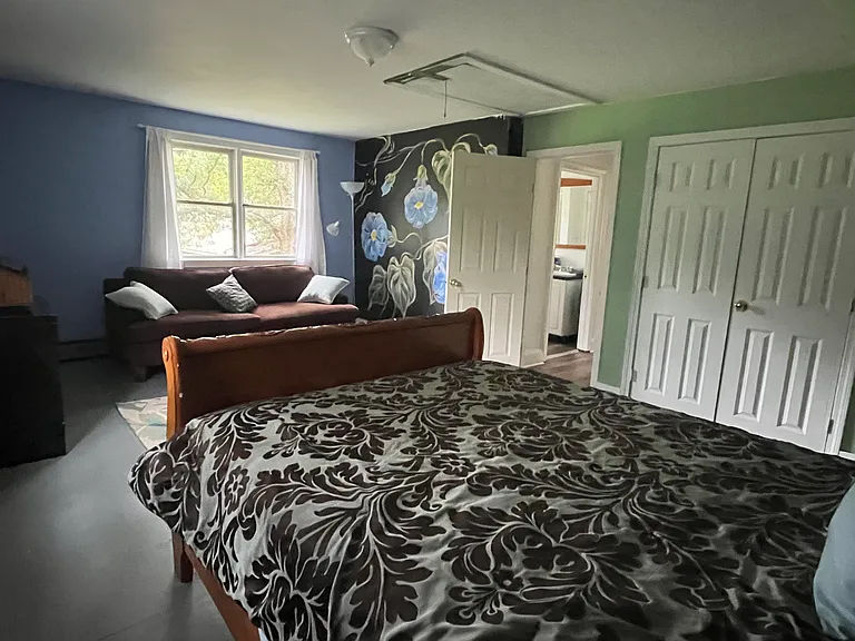 1289 Reed Rd — Photo 6
