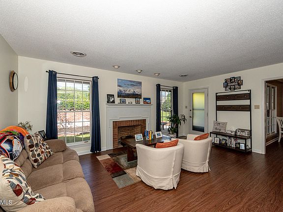4th image of 120 Mayfair E