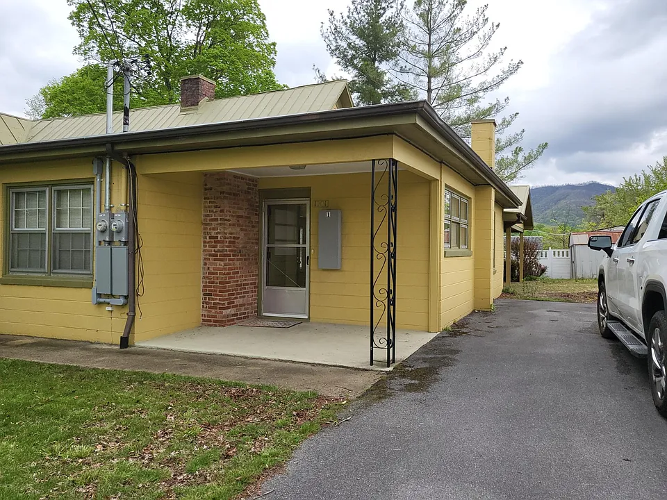 1301 College Heights Rd #2