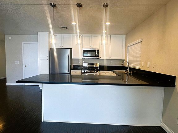 3rd image of 611 Mosswood Dr