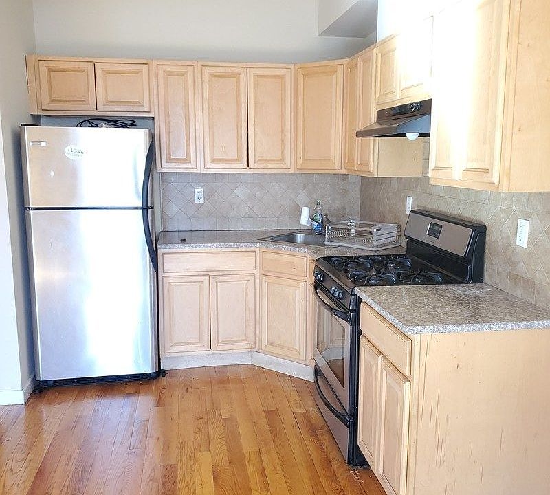 1st image of 20-24 Steinway St #2L