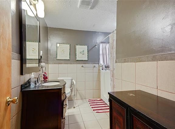 5th image of 4622 Saint Anthony Ave