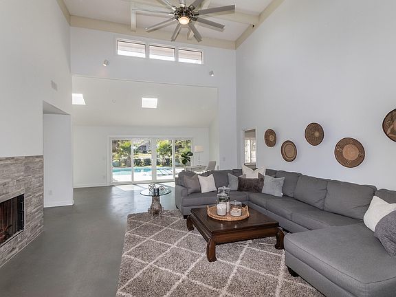 4th image of 7 Spy Glass Ln