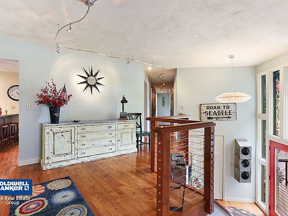 upper landing of foyer