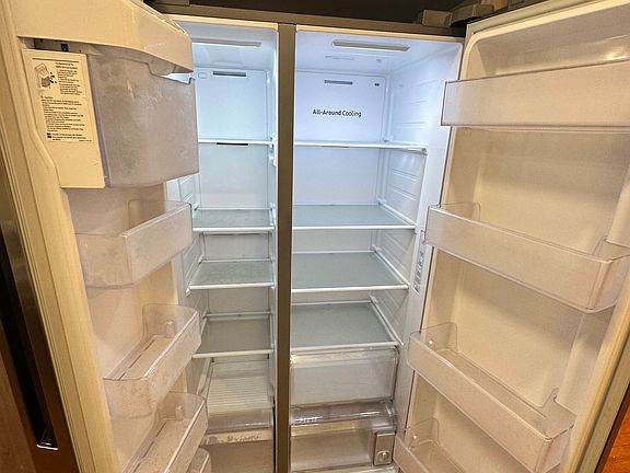 Samsung LARGE side by side refrigerator / FREEZER.