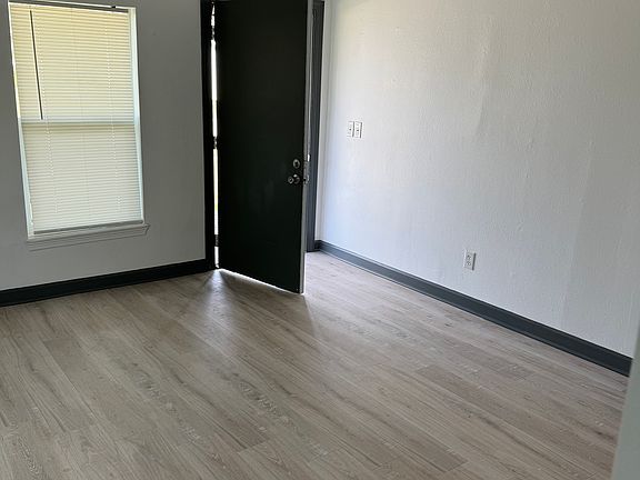 3rd image of 615 E 7th St