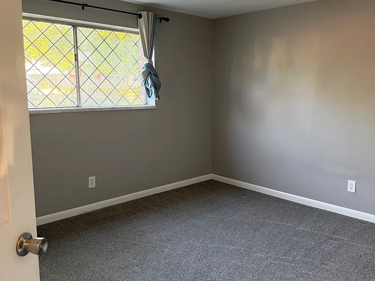 S Edgeware Ln — Photo 4