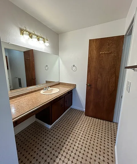 125 Villa Pacheco Ct — Photo 17