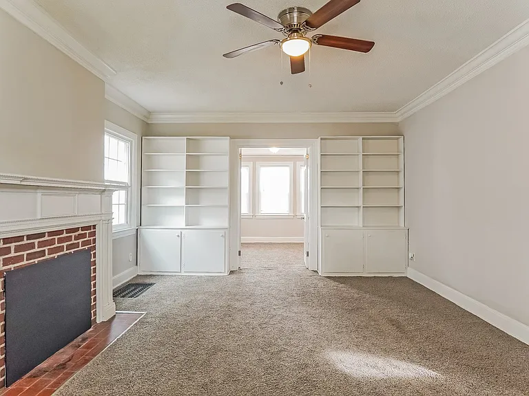 392916_018_living_room_13574050.jpg