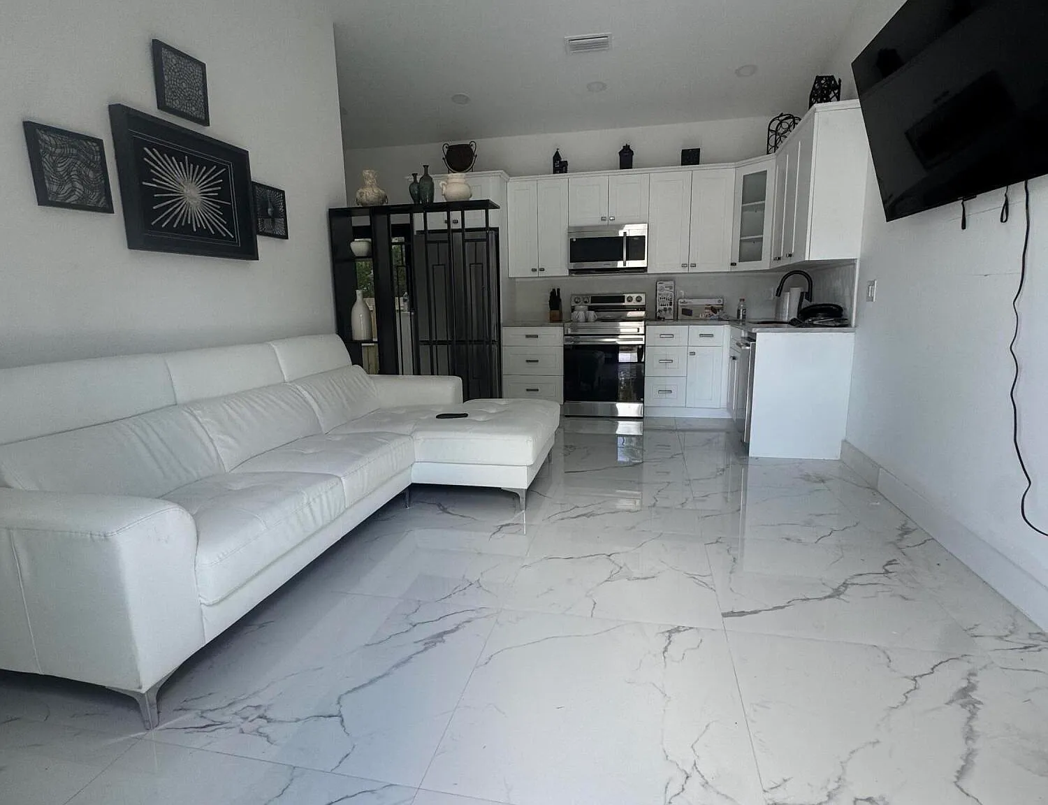 2 bed, 2.0 bath, 1040 sqft, $3,200 — Photo 2