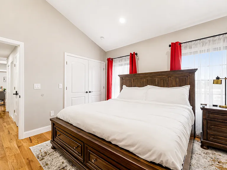 1716 E 2nd St #2 — Photo 9