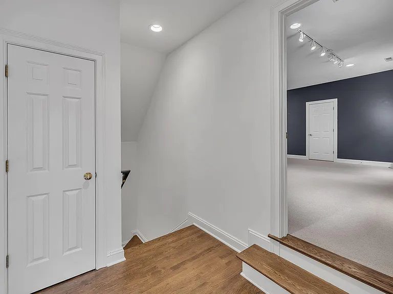 729 Harrow Ln — Photo 34