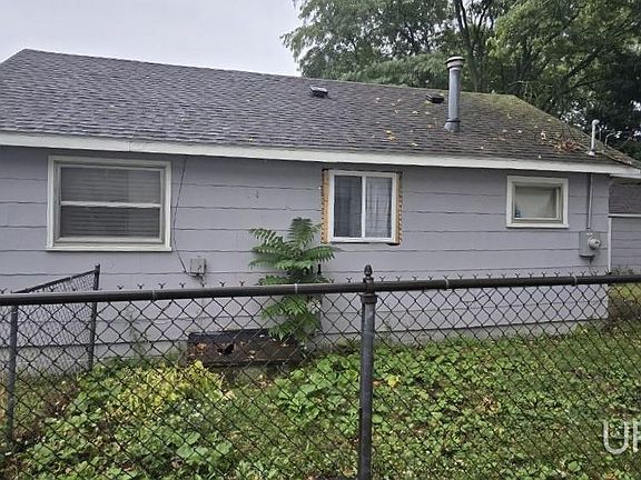 3rd image of 1065 Boston Ave