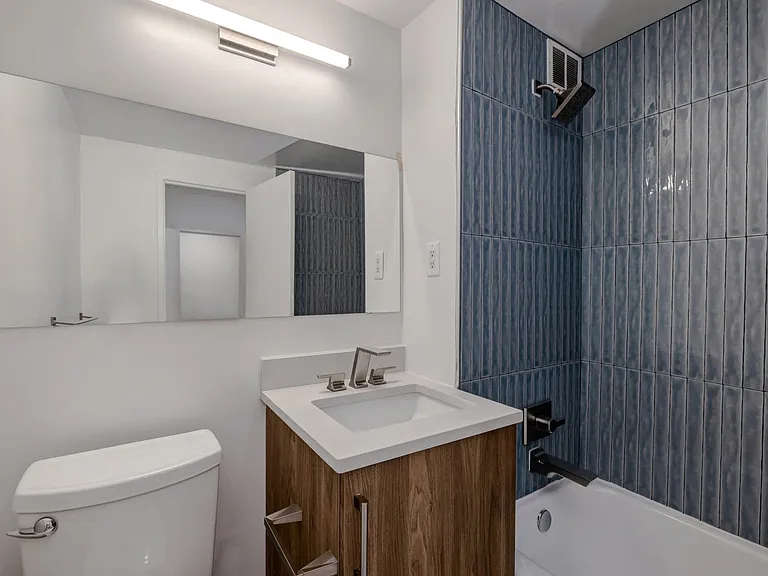 Quebec House Apartments — Photo 12