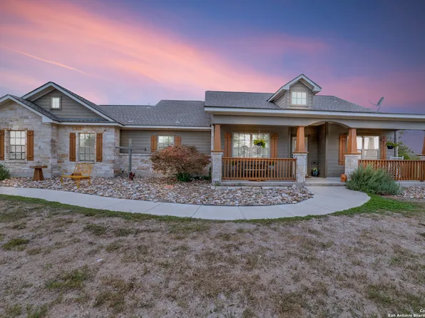 17907 Rockys Circle, Lytle, TX 78052