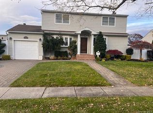 169 N Manhattan Ave, Massapequa, NY 11758